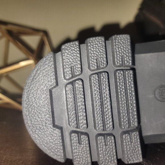 GUESS Chunky Combat Boots – Perfect Fall Staple - Size 6.5 - Picture 5 of 10